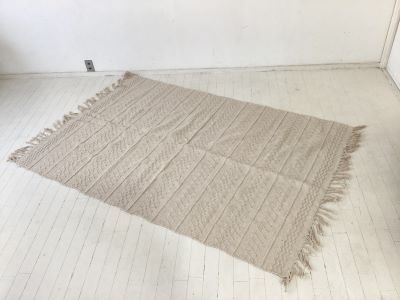 ラグ「4」W2000×H1400mm<br />
×1　※共通家具のため先着順です<br />
　　 ※事前申込は2枚までです