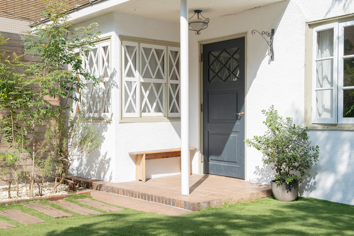 一軒家の玄関・外観