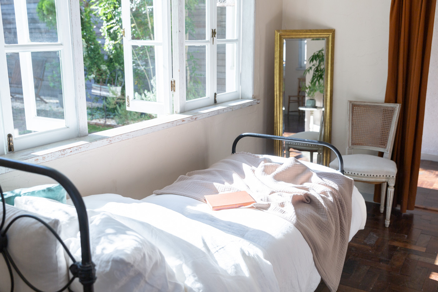 アンティークフレームベッド