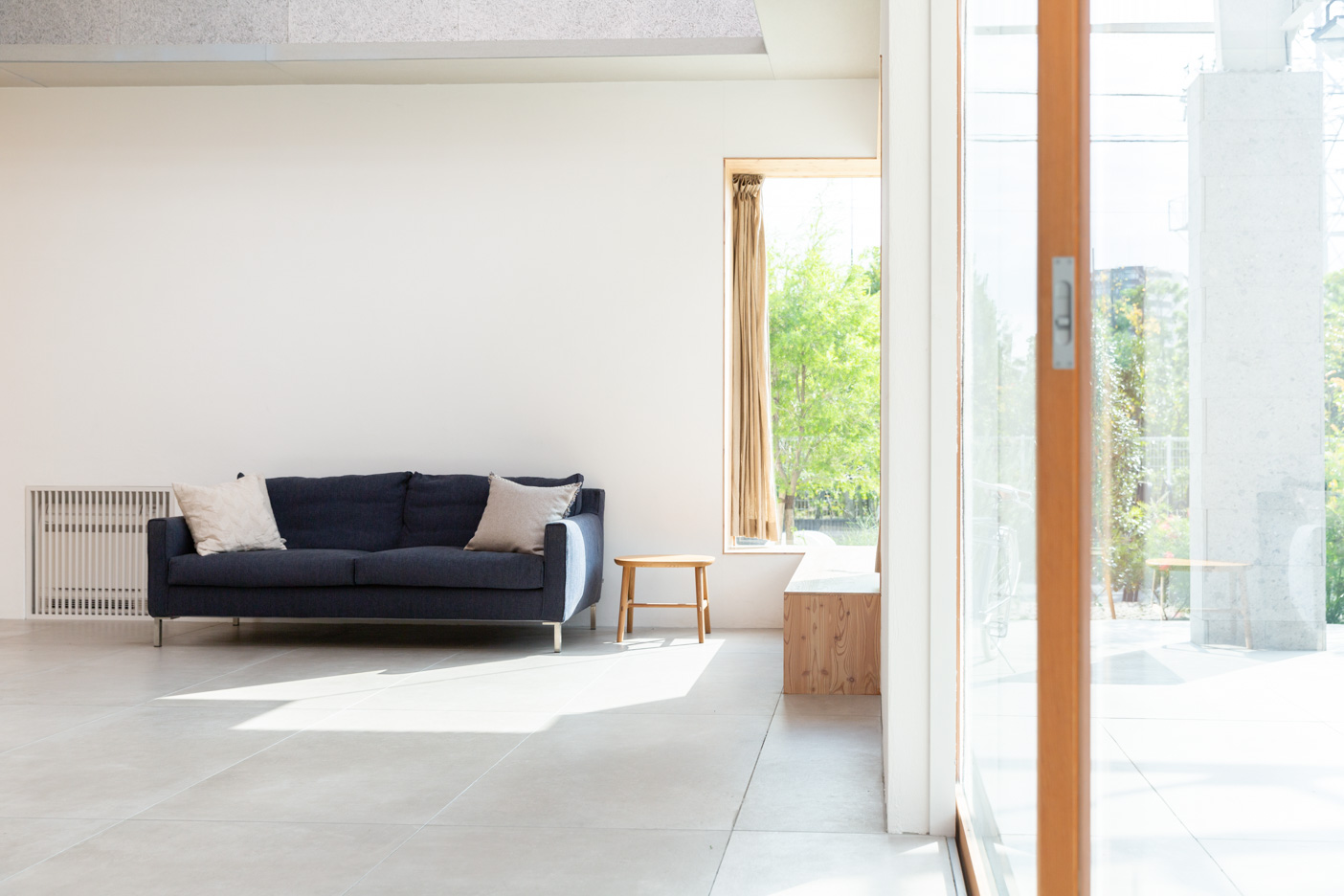 白壁が美しいリビング