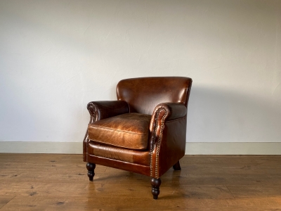 4）W680 D600 H770 SH480mm<br />
×1