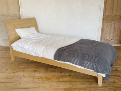 9）W1030×D2015×H925×SH440 mm<br />
シングル×1