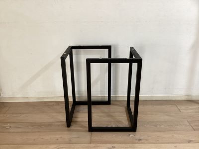 天板用馬脚　W420×H657㎜<br />
×1　※共通家具のため先着順です