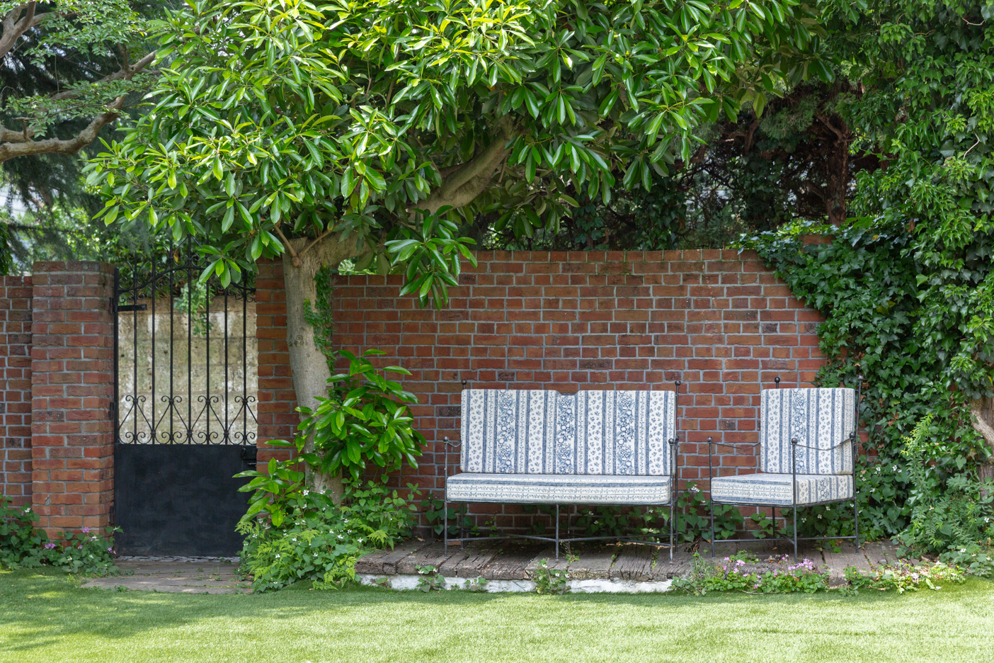 レンガの庭　アンティーク