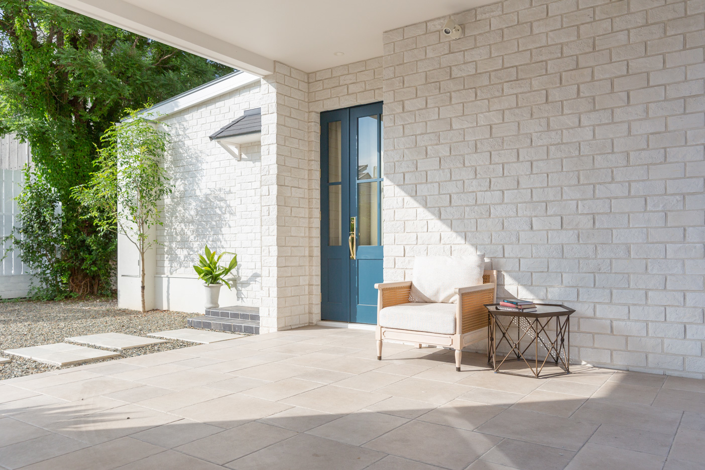 雨天可テラス・サンルーム　青いドア