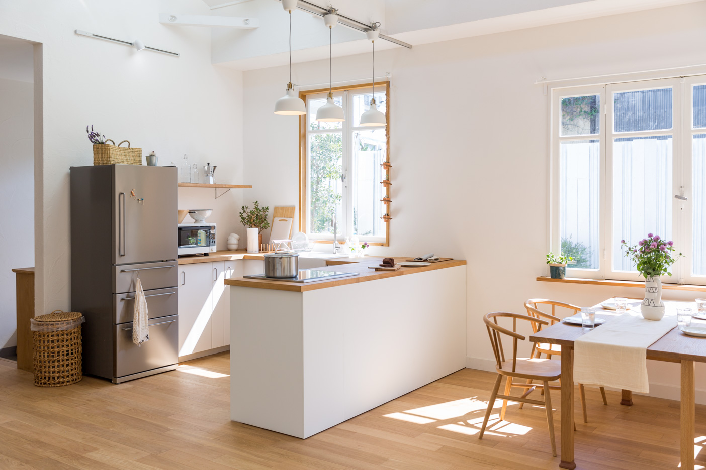 ハウススタジオのダイニングキッチン