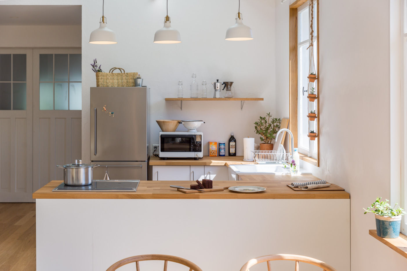窓際のナチュラルキッチン