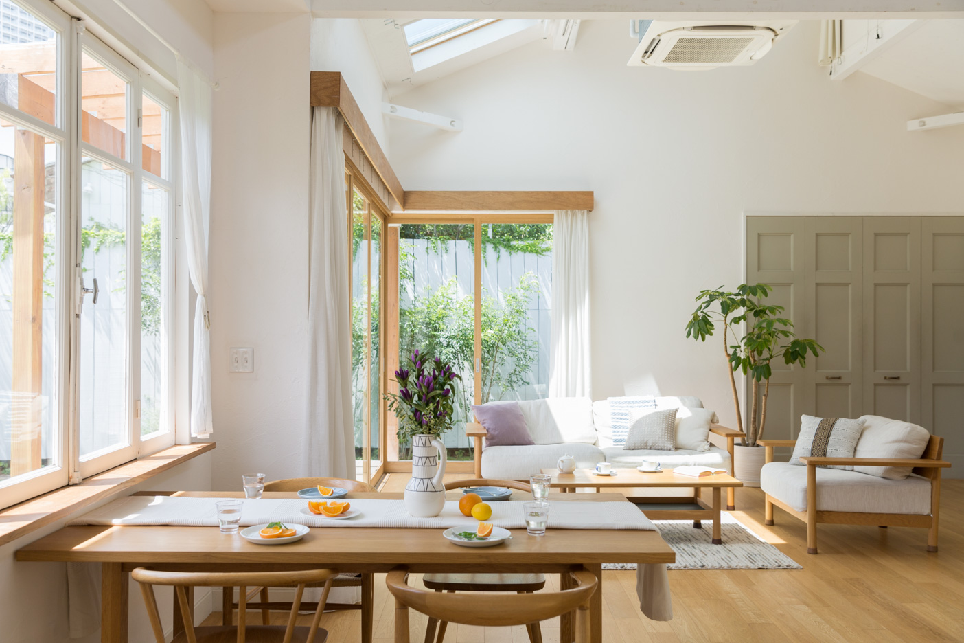 ハウススタジオのリビングダイニング