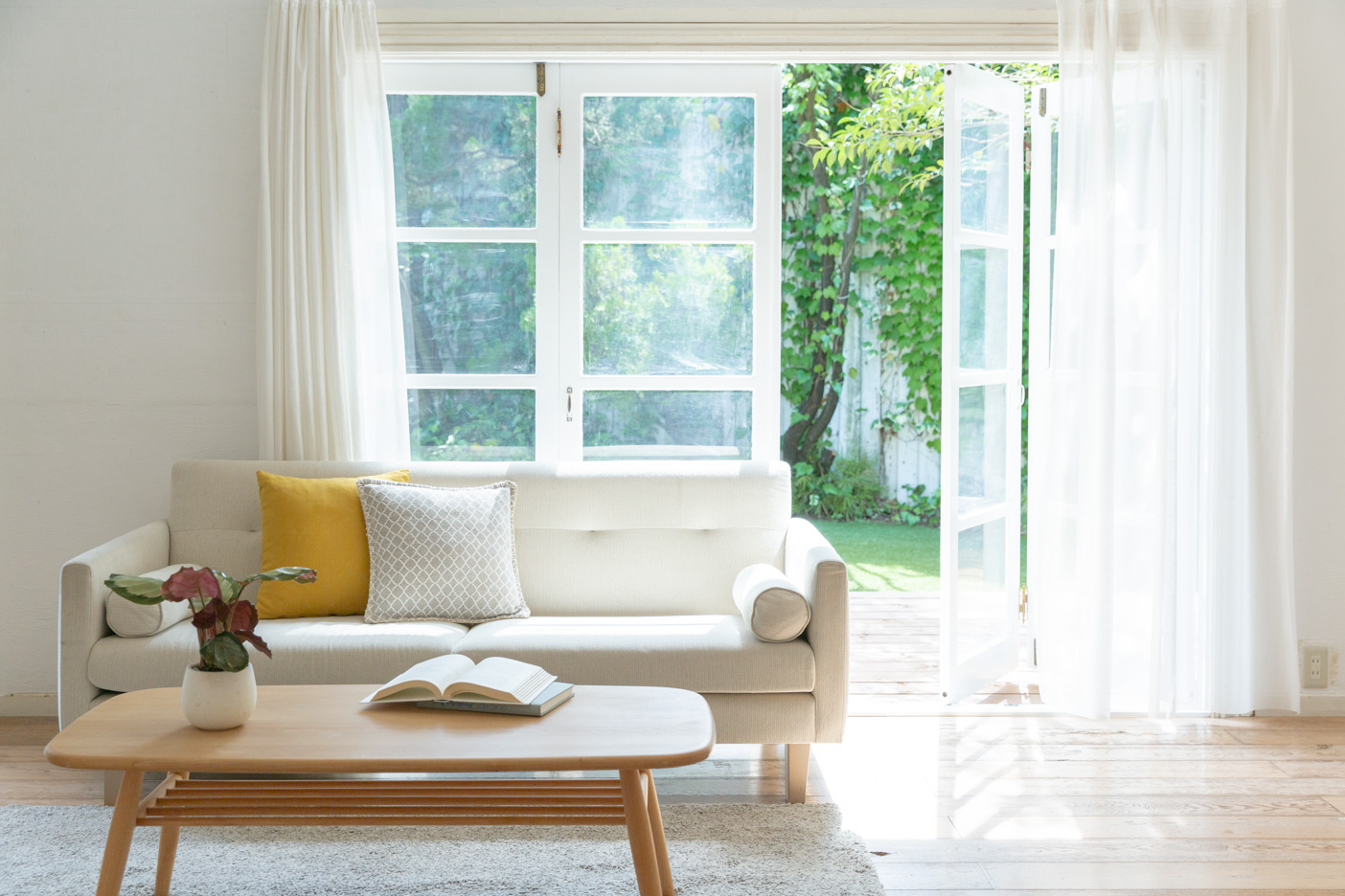 かわいいリビングとソファ