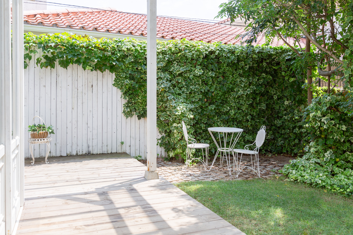 ウッドデッキがある庭