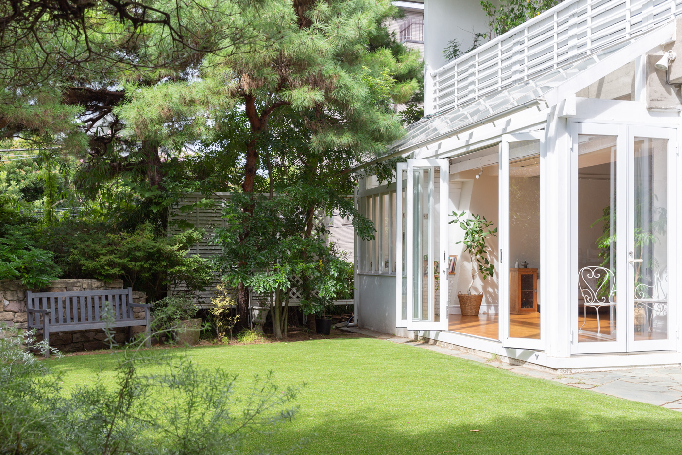 戸建・一軒家・外観・人工芝